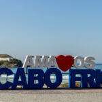 Letreiro “Amamos Cabo Frio” é instalado na Praia do Forte
