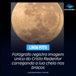 Fotógrafo registra imagem única do Cristo Redentor carregando a lua cheia nos braços