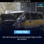 Van de transporte escolar pega fogo no Rio de Janeiro