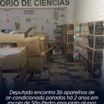 Deputado encontra 36 aparelhos de ar-condicionado parados há 2 anos em escola de São Pedro enquanto alunos sofrem com calor acima de 40 graus