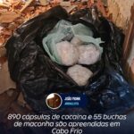 890 cápsulas de cocaína e 55 buchas de maconha são apreendidas em Cabo Frio