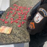 Polícia prende suspeitos de tráfico de drogas em Búzios