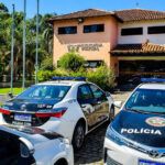 Policiais resgatam crianças sequestradas pelo pai após duas semanas de buscas, em Armação dos Búzios
