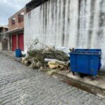 Moradores de Manguinhos, em Búzios, exigem melhorias no sistema de coleta de lixo do bairro