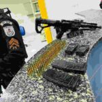 Polícia realiza apreensão de fuzil e grande quantidade de munições na Boca do Mato, em Cabo Frio