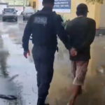 Homem é levado à delegacia de Cabo Frio por suspeita de furto de moto