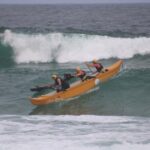 Equipes de surfe de canoa havaiana dão show em Saquarema