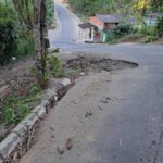 Buraco em ladeira no Bairro Retiro em Saquarema causa acidentes e indignação aos moradores