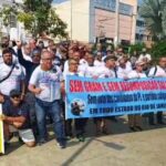 Veteranos da segurança pública fazem manifestação na Praça Porto Rocha em frente à sede do PL