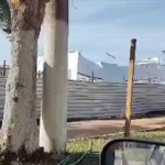 Parte da estrutura de uma creche em construção se desloca após ventania em Cabo Frio