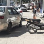 “Virou estacionamento isso aqui”, moradores de Cabo Frio reclamam do estado da calçada do Banco do Brasil, em São Cristóvão