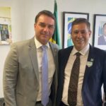 Senador Flávio Bolsonaro participa de comício em apoio a Dr. Serginho em Cabo Frio nesta sexta-feira (30)