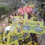 Candidato a prefeito de Búzios, Alexandre Martins arrasta multidão em caminhada no bairro José Golçalves