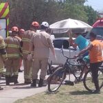 Acidente entre carro e moto nas Dunas, em Cabo Frio, deixa motociclista ferido