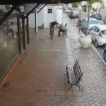 Câmeras de segurança registram roubo de celular no Centro de Cabo Frio