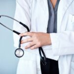 Polícia prende falsa médica que atuava em clínica particular em Cabo Frio