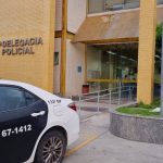 Mulher denuncia agressões psicológicas recorrentes e companheiro é preso em Arraial do Cabo