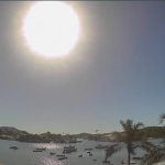 A terça-feira (20) será de céu claro e tempo estável na Costa do Sol. Segundo a Defesa Civil, a probabilidade de chuva é zero e a temperatura varia entre 18°C e 29°C.