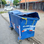 Contêiner para lixo domiciliar no Péro é vandalizado em menos de uma semana