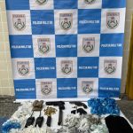Veículo clonado com drogas e armamento é abandonado em Cabo Frio após tentativa de abordagem policial