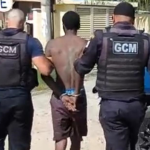 Homem é preso após roubo de celular em São Pedro da Aldeia com fuga e invasão de casas