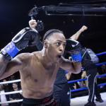 Rapper TZ da Coronel distribuirá milhares de cestas básicas no Morro do Limão, em Cabo Frio após vitória no boxe