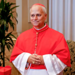 Cardeal Robert Francis Prevost é eleito Papa Leão XIV, o primeiro pontífice norte-americano da história