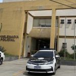 Homem é preso após agredir companheira na frente dos filhos em Arraial