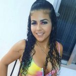 Justiça solta acusada de matar amiga a facadas e queimar o corpo em Arraial do Cabo