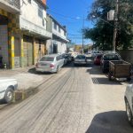 Oficina é multada em Cabo Frio por transformar calçada em estacionamento irregular
