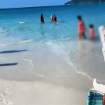 Turista embriagado tenta nadar até a Ilha do Farol e é salvo por guarda-vidas em Arraial do Cabo
