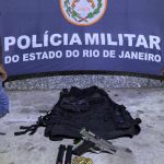 Armas de fogo e munições são encontradas em casa abandonada em Cabo Frio