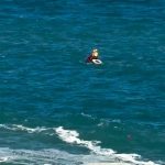 Turista é engolido por onda gigante em Cabo Frio e desaparece nas pedras da Praia das Conchas