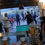 Ação da ROMU em bar de Cabo Frio termina com clientes atingidos por spray e denúncia de agressões