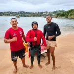 Pescador de Cabo Frio é resgatado após ser arrastado por onda na Praia da Ferradura, em Búzios