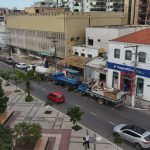 Prefeitura de Cabo Frio desapropria prédio da antiga Oi e inicia limpeza do imóvel na Praça Porto Rocha