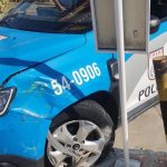 Mulher de 29 anos é detida após furtar viatura da PM e bater em Rio das Ostras