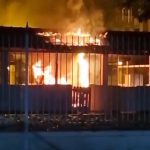 Incêndio atinge feira em Araruama na madrugada desta terça-feira (11)