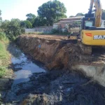 Prefeitura reforça manutenção de canais e córregos em São Pedro da Aldeia