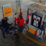 Homem armado assalta posto de combustíveis em Rio das Ostras e foge de moto