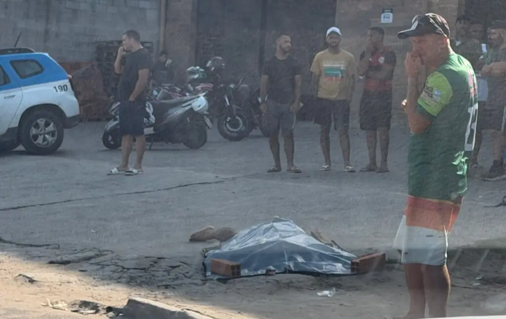Acidente entre caminhonete e moto deixa uma pessoa morta no Jardim Esperança, em Cabo Frio