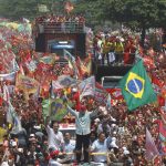 Lula é reeleito com 51,79% dos votos após disputa acirrada com Flávio Bolsonaro