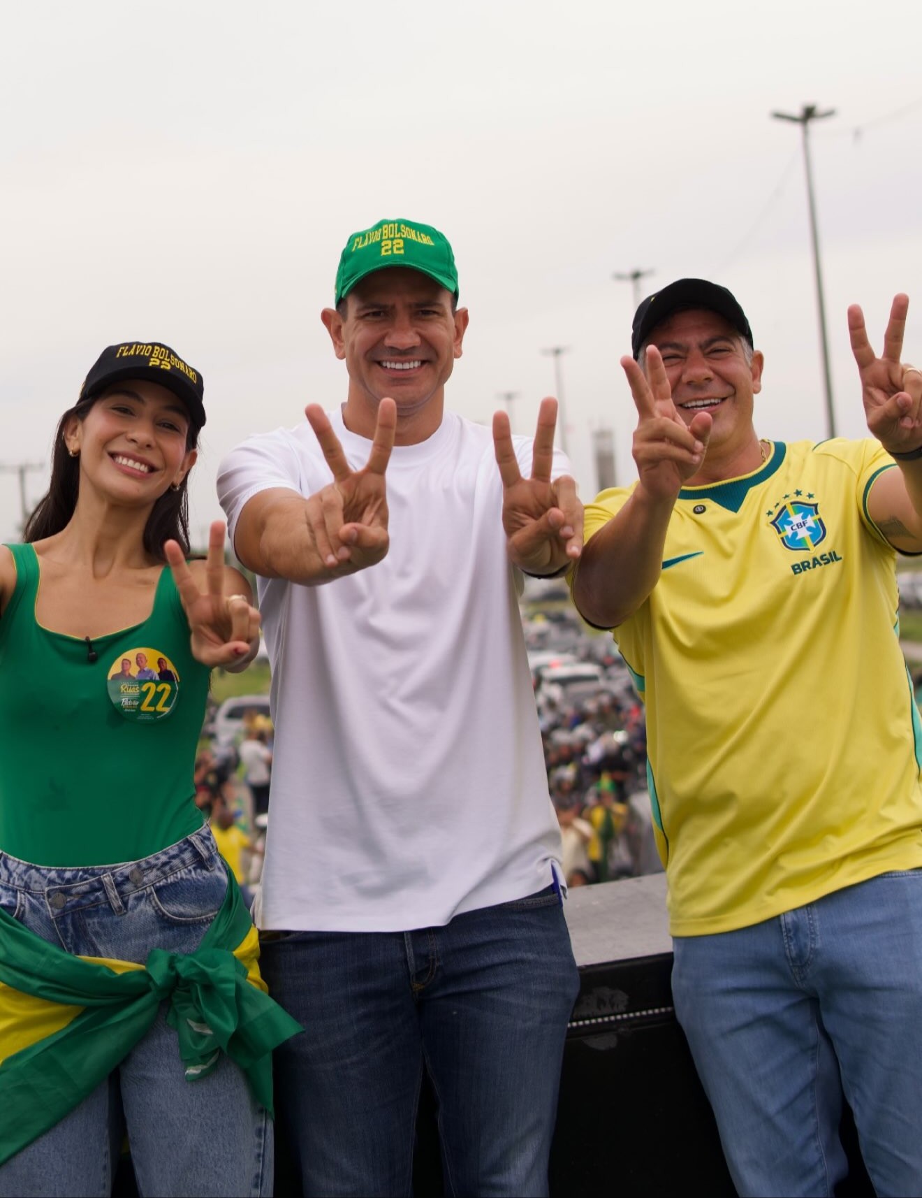 Dr. Serginho lidera carreata em Cabo Frio ao lado de Douglas Ruas em apoio a Flávio Bolsonaro