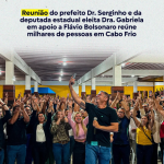 Reunião do prefeito Dr. Serginho e da deputada estadual eleita Dra. Gabriela em apoio a Flávio Bolsonaro reúne milhares de pessoas em Cabo Frio
