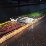 Corpo de homem é encontrado após carro cair em rio na região central de Araruama