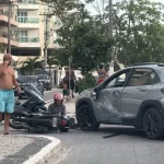 Acidente envolvendo moto e carro mobiliza bombeiros na região da Praia do Forte, em Cabo Frio