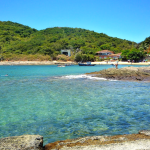 Justiça Federal determina paralisação de obras de quiosques na Praia da Tartaruga, em Búzios
