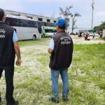 São Pedro da Aldeia fiscaliza ônibus de turismo irregulares durante a Operação Saco Cheio