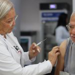 Iguaba Grande orienta idosos a partir de 85 anos sobre vacinação com a Pneumo 20