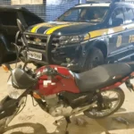 Força-tarefa prende 2 policiais civis de São Pedro da Aldeia que cobraram R$ 1 mil para fazer um registro de ocorrência de uma moto roubada